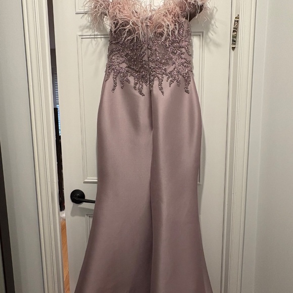 Woman’s formal dress - Picture 2 of 2